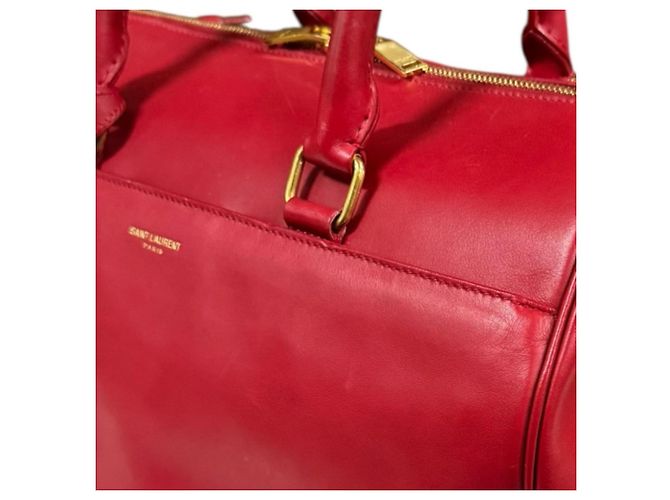 Bolso de Hombro Duffle 6 Clásico de Saint Laurent en Rojo - vista 15