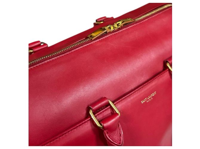 Bolso de Hombro Duffle 6 Clásico de Saint Laurent en Rojo - vista 17