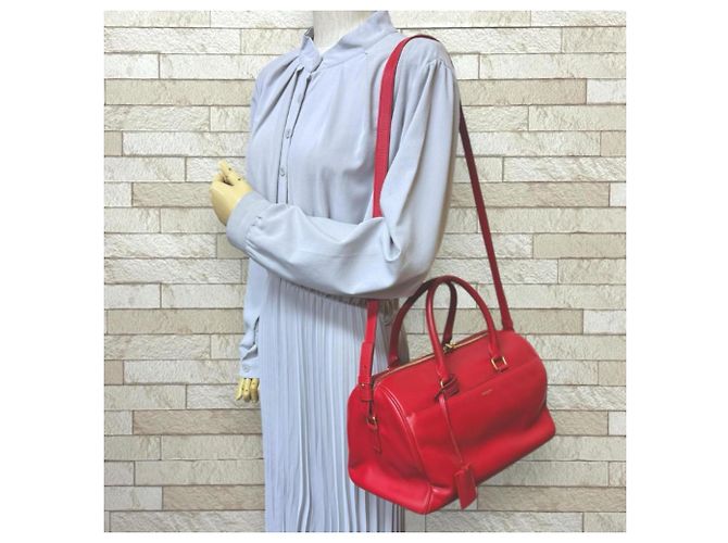 Bolso de Hombro Duffle 6 Clásico de Saint Laurent en Rojo - vista 2