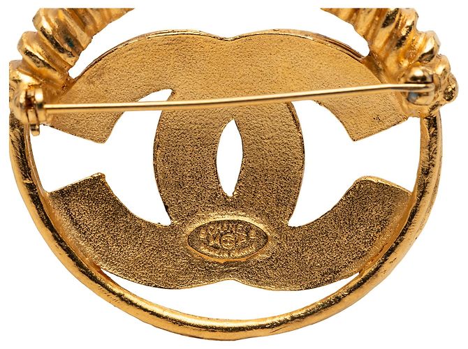 Spilla rotonda CC in oro placcato di Chanel D'oro - vista 3