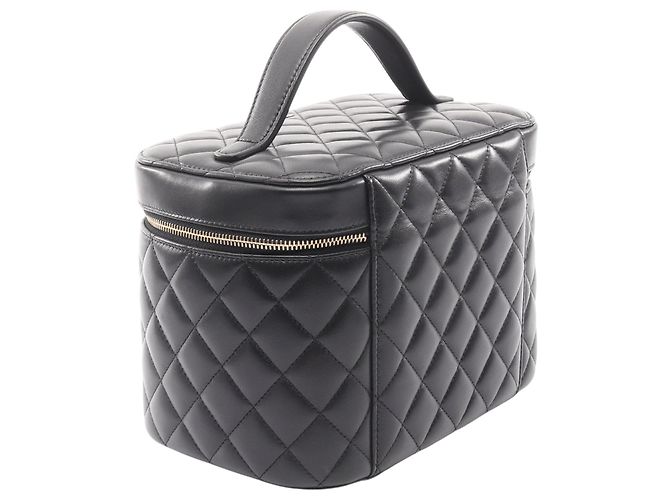 Schwarze CC Stepp-Lammleder Vanity Bag von Chanel - Ansicht 2