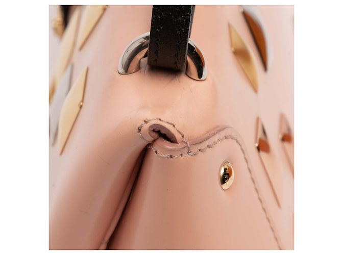 Sac Triangle PM in pelle di vitello lucida rosa Louis Vuitton - vista 11