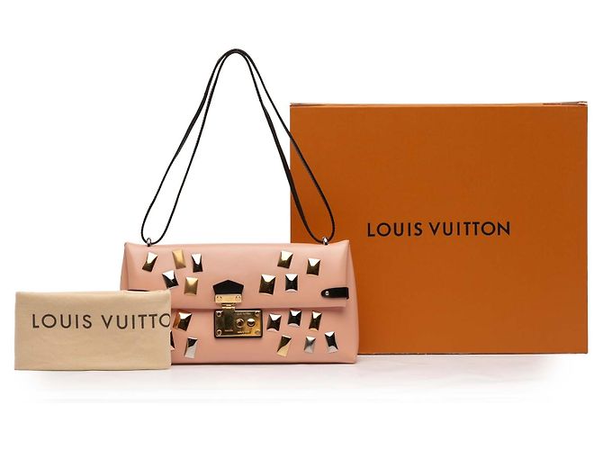 Sac Triangle PM in pelle di vitello lucida rosa Louis Vuitton - vista 13
