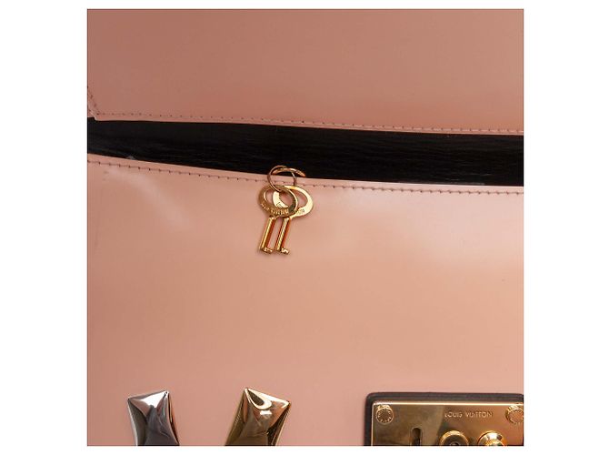 Sac Triangle PM in pelle di vitello lucida rosa Louis Vuitton - vista 8