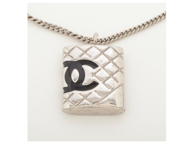 Bracciale in argento con charm della linea Cambon 05C 2005 di Chanel - vista 3