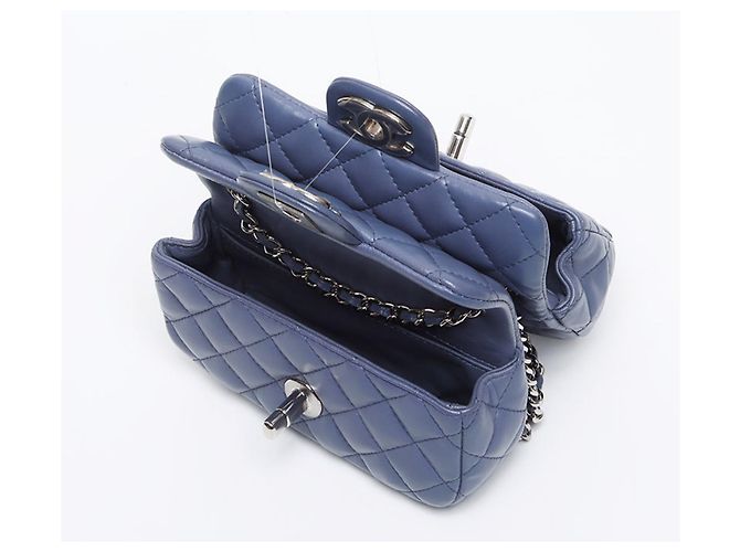 Bolso de Hombro Chanel Twin Classic Mini Matelassé de Cordero Azul - vista 11