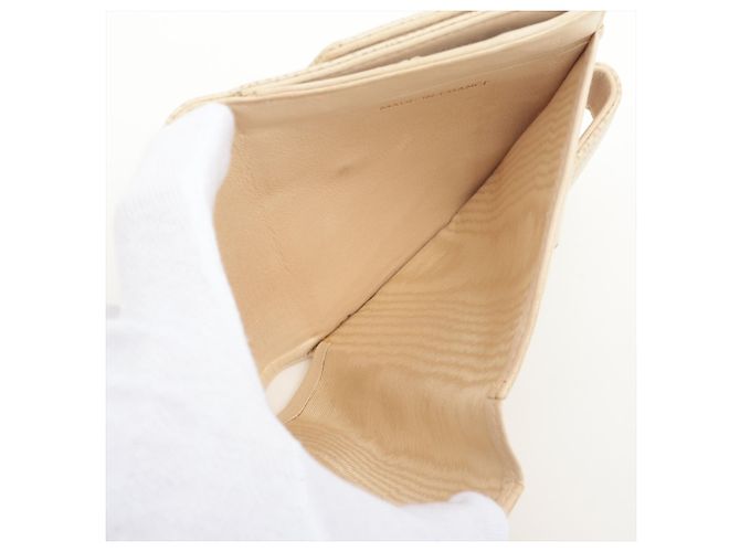 Timeless Carteira dobrável em couro de bezerro texturizado branco Chanel - vista 5
