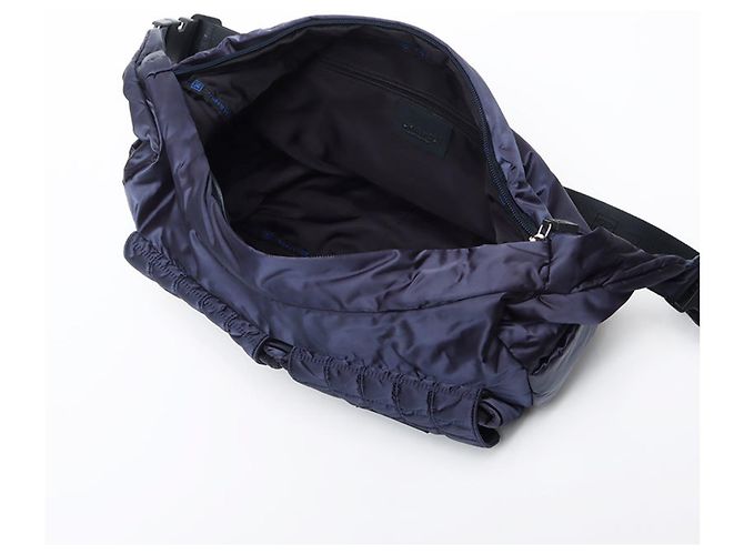 Borsa a spalla Chanel Sport Line blu navy - vista 12