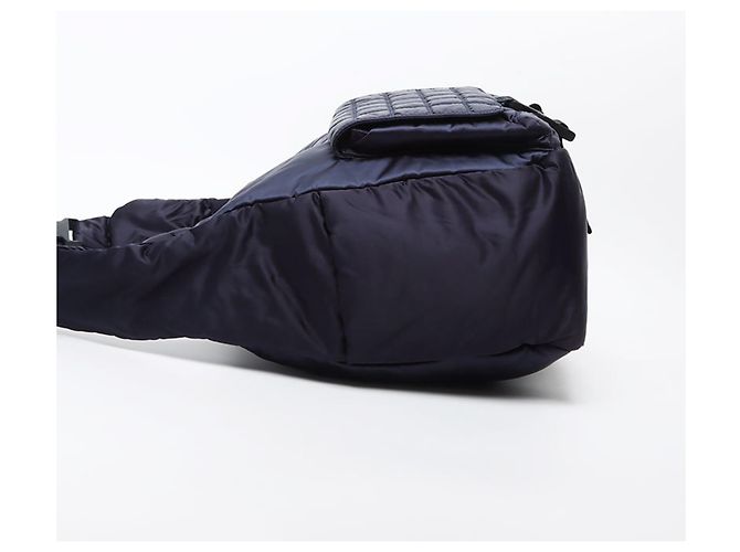 Borsa a spalla Chanel Sport Line blu navy - vista 3