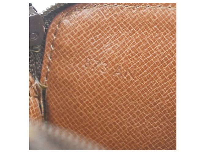 Pochette Secret Monograma de lona Louis Vuitton Castaño - vista 6