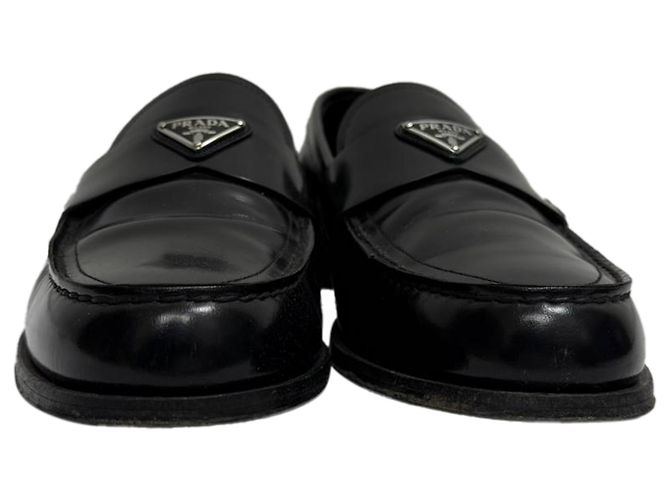 Mocassini in pelle di vitello nera con placca logo Prada Nero - vista 3