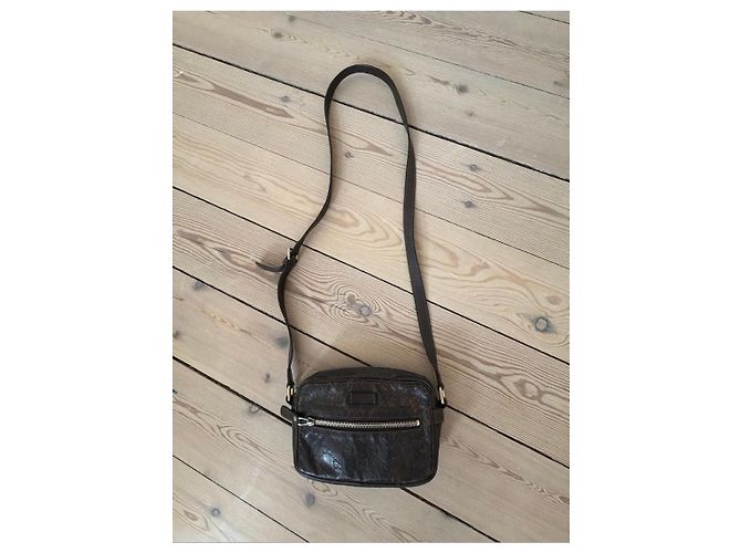Borsa a tracolla in pelle marrone con monogramma in rilievo Gucci - vista 3