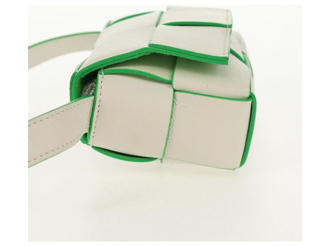 Bottega Veneta Cassette Maxi Intrecciato Leather Mini Bianco - vista 3