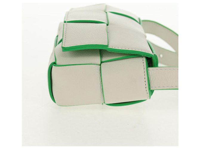 Bottega Veneta Cassette Maxi Intrecciato Leather Mini Bianco - vista 4