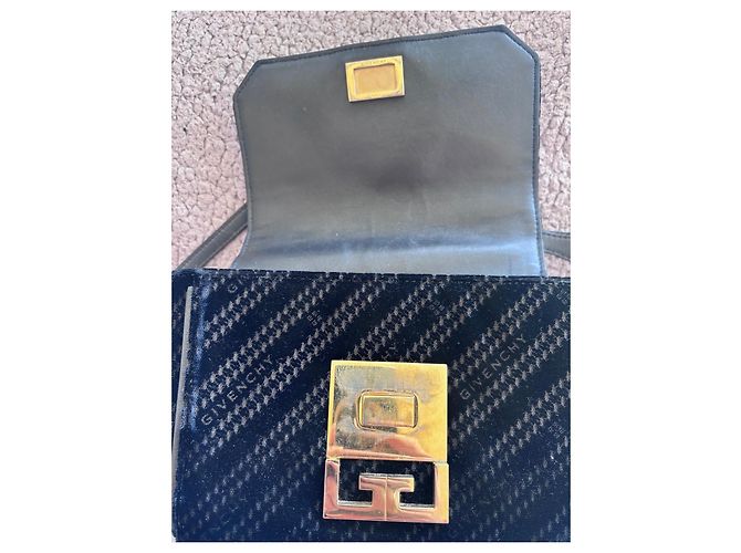 Sac Eden de Givenchy en velours noir avec fermeture 'G' - vue 6
