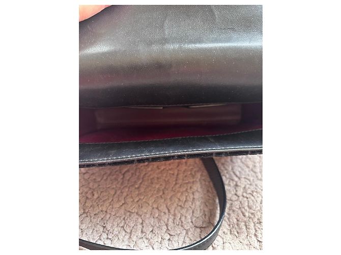 Sac Eden de Givenchy en velours noir avec fermeture 'G' - vue 8