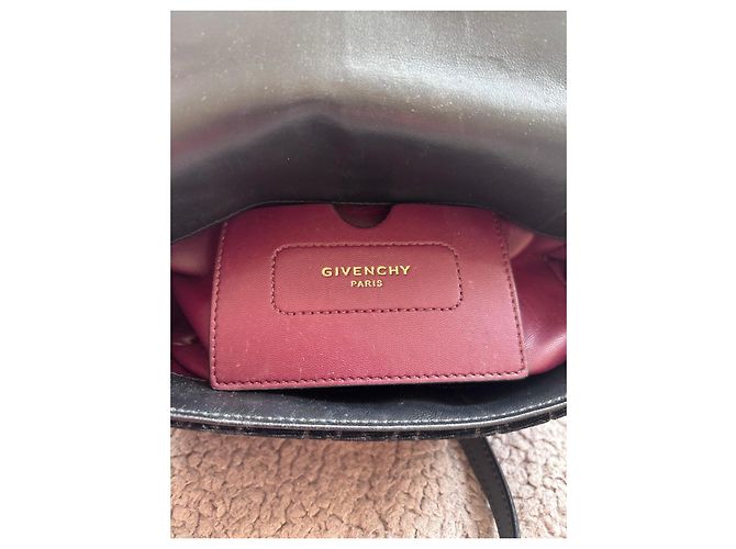 Sac Eden de Givenchy en velours noir avec fermeture 'G' - vue 9