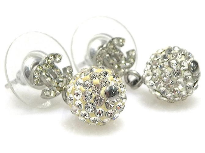 Orecchini a goccia in metallo argento con strass Chanel - vista 2