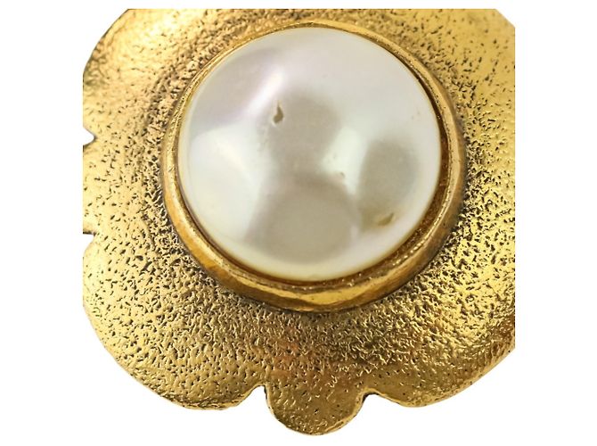 Vintage Chanel Clip-Ohrringe aus Gold mit Kunstperlen Golden - Ansicht 12