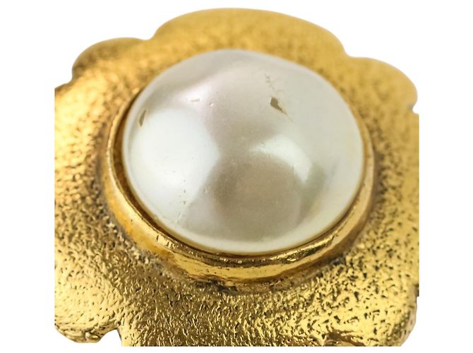 Vintage Chanel Clip-Ohrringe aus Gold mit Kunstperlen Golden - Ansicht 14
