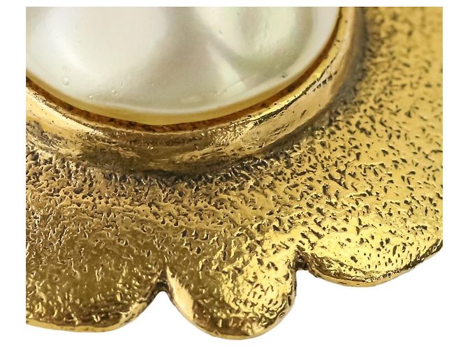 Vintage Chanel Clip-Ohrringe aus Gold mit Kunstperlen Golden - Ansicht 15