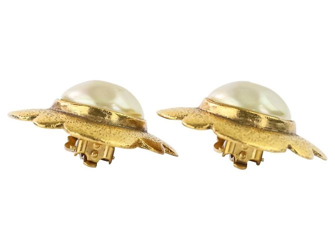 Vintage Chanel Clip-Ohrringe aus Gold mit Kunstperlen Golden - Ansicht 3