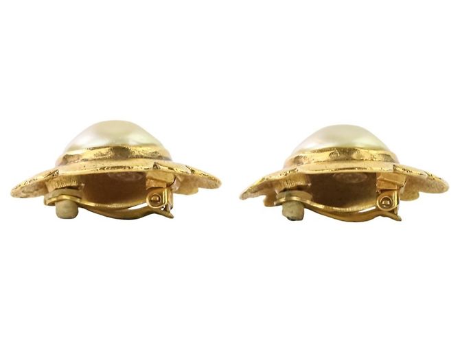 Vintage Chanel Clip-Ohrringe aus Gold mit Kunstperlen Golden - Ansicht 5