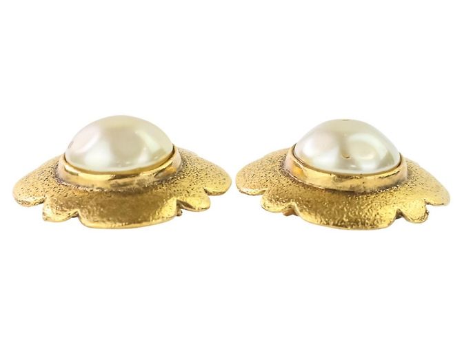 Vintage Chanel Clip-Ohrringe aus Gold mit Kunstperlen Golden - Ansicht 6