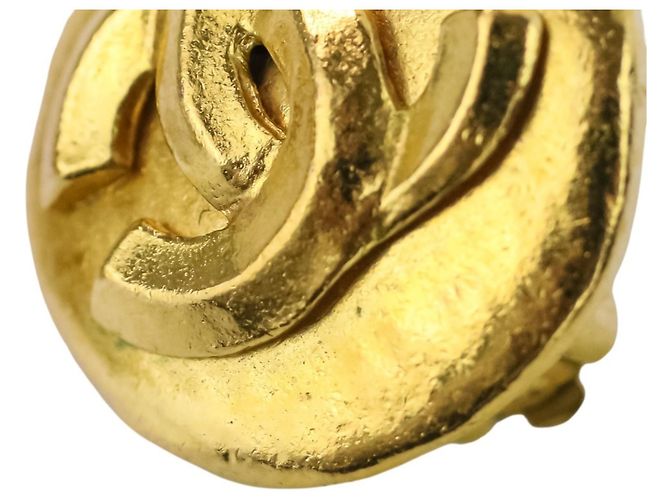 Chanel Coco Mark Circle Clip Earrings Golden - view 15
