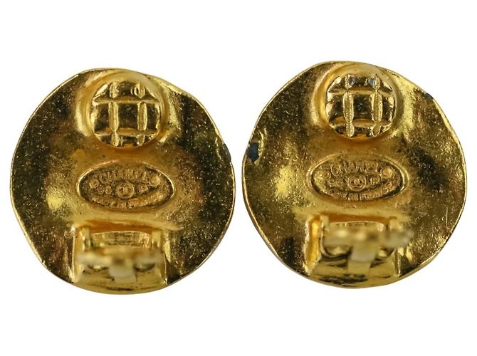 Chanel Coco Mark Circle Clip Earrings Golden - view 9