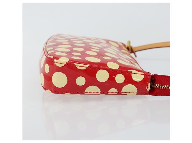 Pochette Accessoires Yayoi Kusama Punti Dipinti Monogram vernice Louis Vuitton Rosso - vista 3