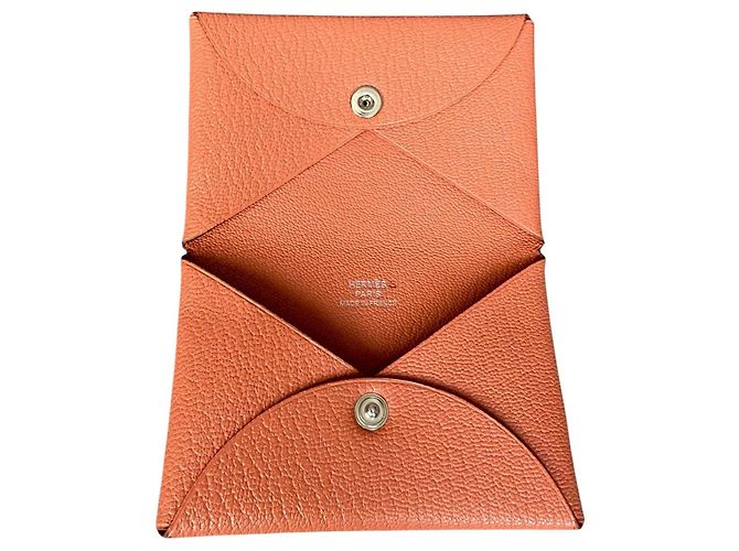 Monedero Hermès Calvi en piel de cabra rosa - vista 2