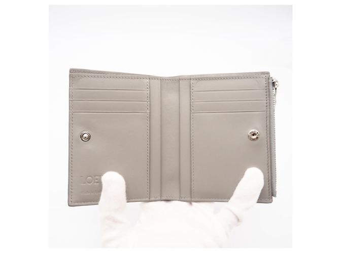 Billetera compacta slim de piel de ternera texturizada Loewe Castaño - vista 10