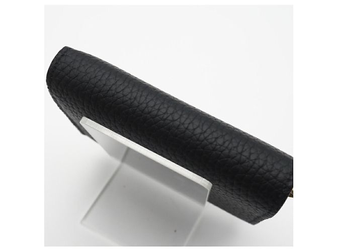 Billetera Tiny Capucines en Taurillon Louis Vuitton Negro - vista 5