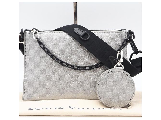 Pochette Trio Monogram Damier Glitter Taurillon NM M59682 di Louis Vuitton Nero Argento - vista 2