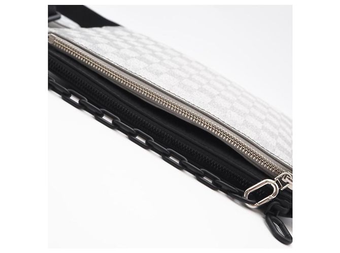 Pochette Trio Monogram Damier Glitter Taurillon NM M59682 di Louis Vuitton Nero Argento - vista 8