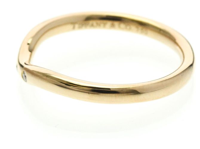 Tiffany & Co Anello Curvo Tiffany con 3 Diamanti in Oro Rosa D'oro - vista 2
