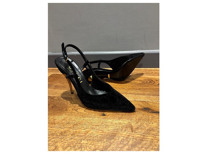 Décolleté Slingback GG in Velluto Nero Gucci - vista 12