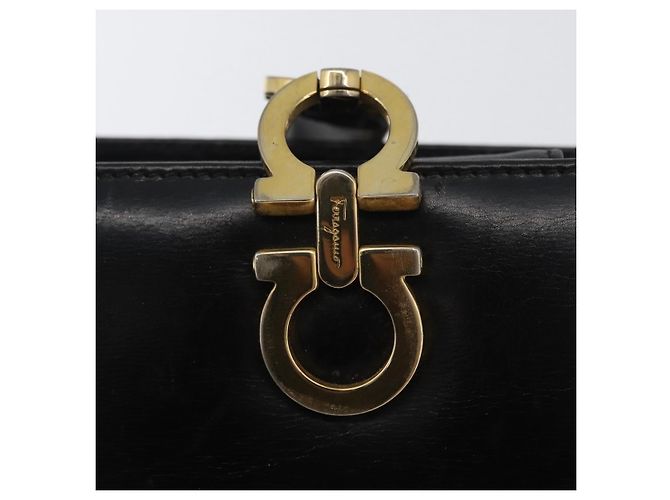 Borsa a mano Gancini in pelle nera e oro Salvatore Ferragamo Auth ARZ224 Nero D'oro - vista 14