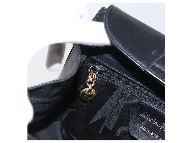 Borsa a mano Gancini in pelle nera e oro Salvatore Ferragamo Auth ARZ224 Nero D'oro - vista 19