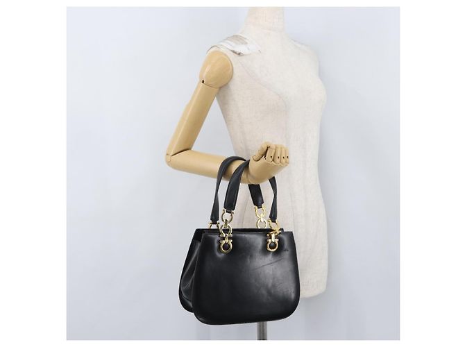 Borsa a mano Gancini in pelle nera e oro Salvatore Ferragamo Auth ARZ224 Nero D'oro - vista 21
