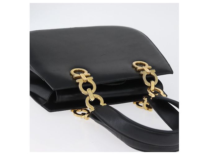 Borsa a mano Gancini in pelle nera e oro Salvatore Ferragamo Auth ARZ224 Nero D'oro - vista 6