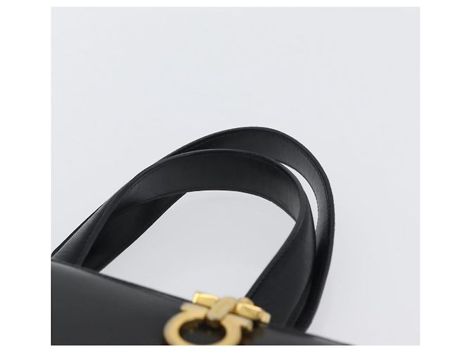 Borsa a mano Gancini in pelle nera e oro Salvatore Ferragamo Auth ARZ224 Nero D'oro - vista 8