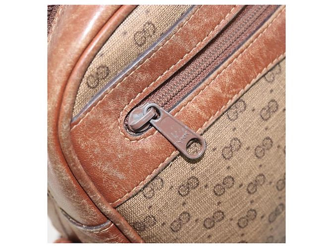 Gucci Sac à épaule Micro GG Supreme en PVC beige et or 001 067 1281 Auth 173586 Doré - vue 23