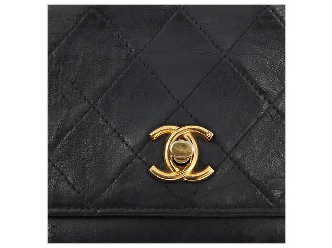CHANEL Borsa a Spalla Matelassé in Pelle di Agnello Nera Oro CC Auth bs33642 Nero D'oro - vista 15