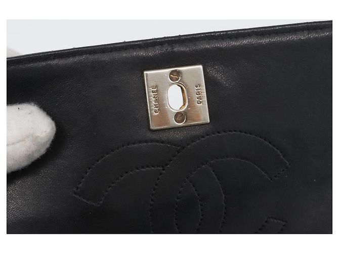CHANEL Borsa a Spalla Matelassé in Pelle di Agnello Nera Oro CC Auth bs33642 Nero D'oro - vista 19