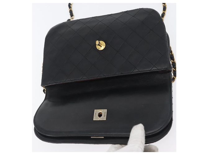 CHANEL Borsa a Spalla Matelassé in Pelle di Agnello Nera Oro CC Auth bs33642 Nero D'oro - vista 20