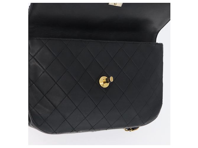 CHANEL Borsa a Spalla Matelassé in Pelle di Agnello Nera Oro CC Auth bs33642 Nero D'oro - vista 22