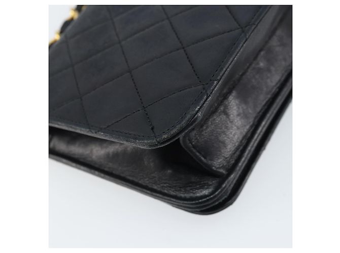 CHANEL Borsa a Spalla Matelassé in Pelle Nera con Catena Dorata CC Auth gh1758 Nero D'oro - vista 13