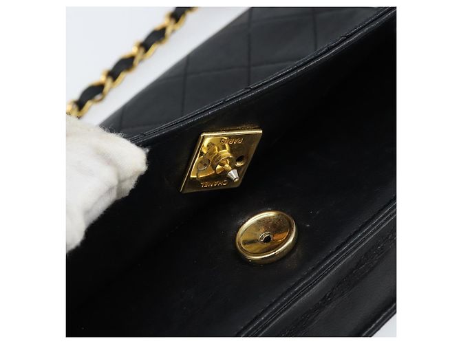 CHANEL Borsa a Spalla Matelassé in Pelle Nera con Catena Dorata CC Auth gh1758 Nero D'oro - vista 15